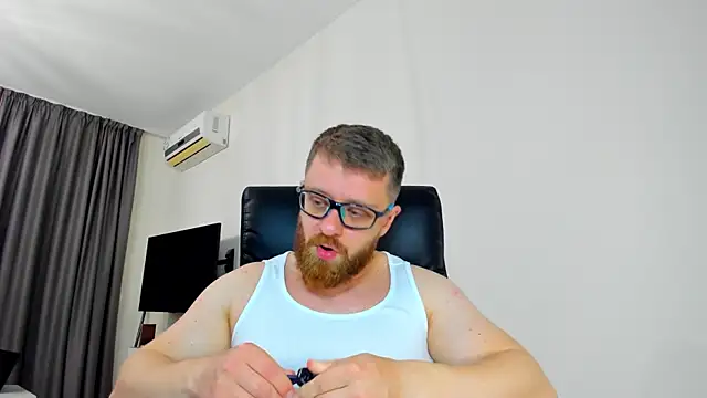 Snapshot of Findom_guy chatting on 04.06.26 Findom guy online show from 04.06.26