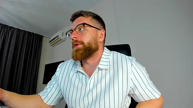 Snapshot of Findom_guy chatting on 04.23.26 Findom guy online show from 04.23.26