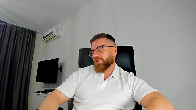 Snapshot of Findom_guy chatting on 04.26.26 Findom guy online show from 04.26.26