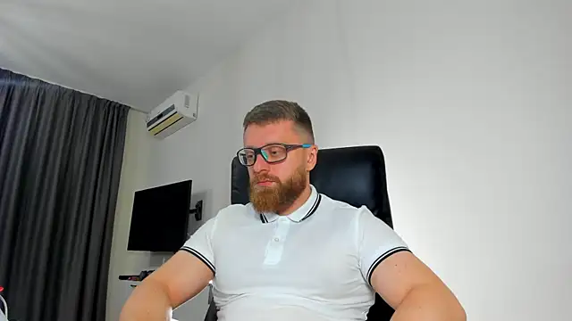 Snapshot of Findom_guy chatting on 05.02.26 Findom guy online show from 05.02.26