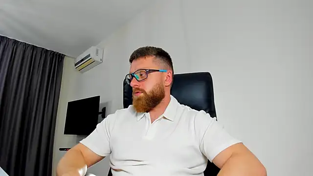 Snapshot of Findom_guy chatting on 05.04.26 Findom guy online show from 05.04.26