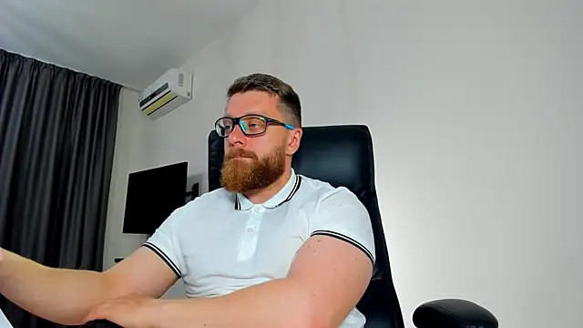 Snapshot of Findom_guy chatting on 05.06.26 Findom guy online show from 05.06.26