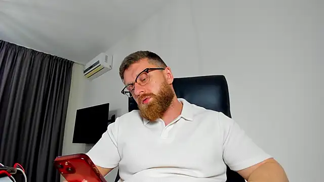 Snapshot of Findom_guy chatting on 05.08.26 Findom guy online show from 05.08.26