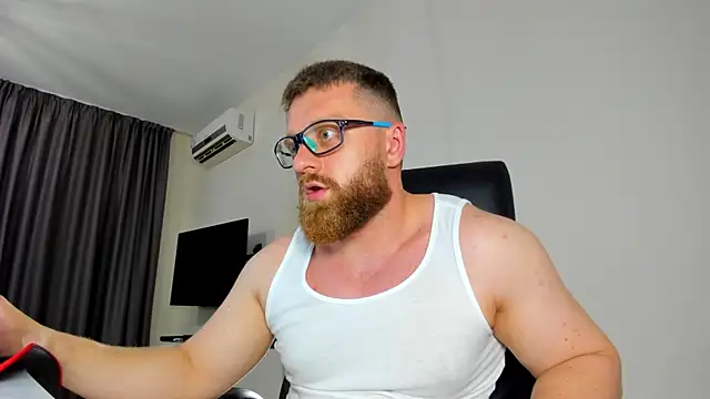 Snapshot of Findom_guy chatting on 05.21.26 Findom guy online show from 05.21.26
