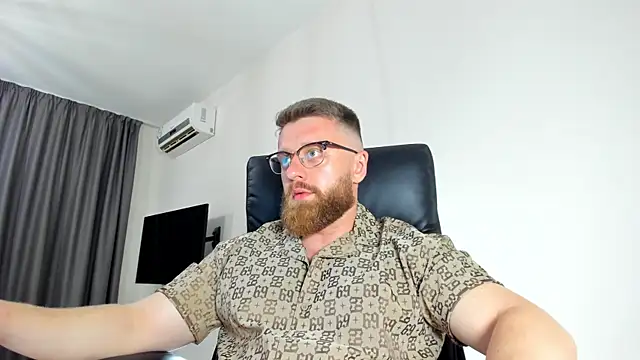 Snapshot of Findom_guy chatting on 05.28.26 Findom guy online show from 05.28.26