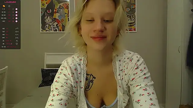 Snapshot of amelia_lye chatting on 03.09.25 amelia lye online show from 03.09.25