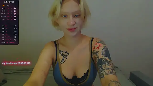 Snapshot of amelia_lye chatting on 09.12.25 amelia lye online show from 09.12.25