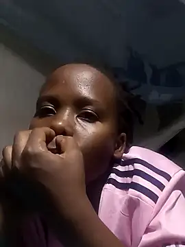Snapshot of Queentesi chatting on 01.12.25 Queentesi online show from 01.12.25