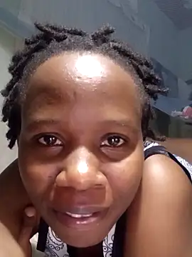 Snapshot of Queentesi chatting on 02.15.25 Queentesi online show from 02.15.25
