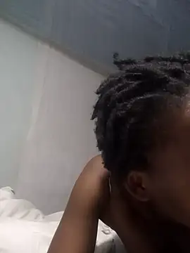 Snapshot of Queentesi chatting on 02.25.25 Queentesi online show from 02.25.25