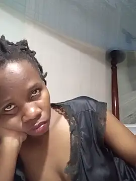 Snapshot of Queentesi chatting on 02.28.25 Queentesi online show from 02.28.25