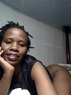 Snapshot of Queentesi chatting on 03.18.25 Queentesi online show from 03.18.25