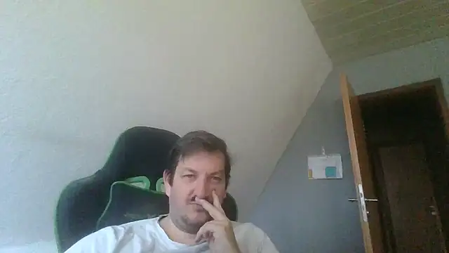 Snapshot of Golffahrer1982 chatting on 10.26.25 Golffahrer1982 online show from 10.26.25