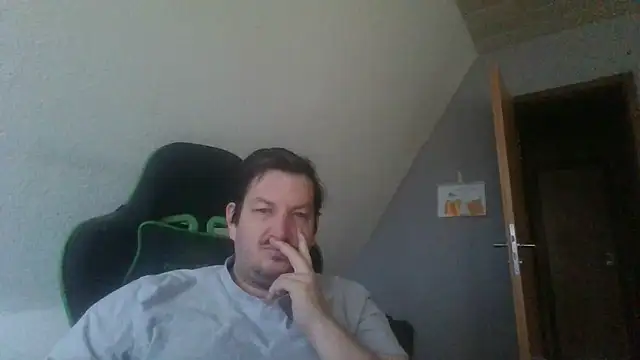 Snapshot of Golffahrer1982 chatting on 11.14.25 Golffahrer1982 online show from 11.14.25