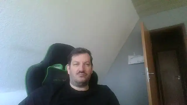 Snapshot of Golffahrer1982 chatting on 01.15.26 Golffahrer1982 online show from 01.15.26