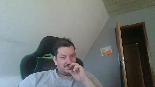 Snapshot of Golffahrer1982 chatting on 03.21.26 Golffahrer1982 online show from 03.21.26