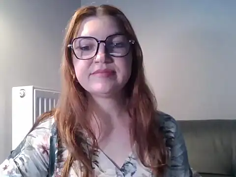 MartinePrettyFeet online show from 11.19.25