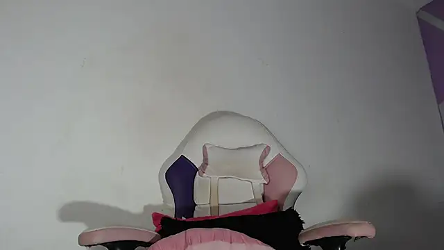 Snapshot of missleina-69 chatting on 03.12.25 missleina-69 online show from 03.12.25