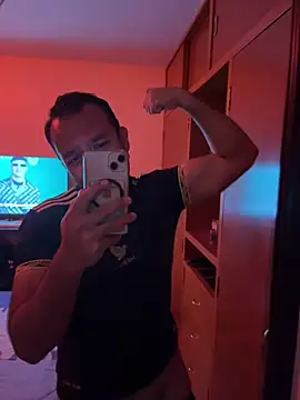 Snapshot of Luisrovers18 chatting on 06.19.26 Luisrovers18 online show from 06.19.26