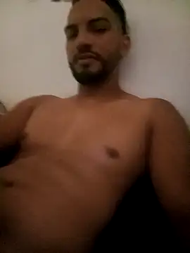 Snapshot of Anuarandresarroyo chatting on 10.30.25 Anuarandresarroyo online show from 10.30.25