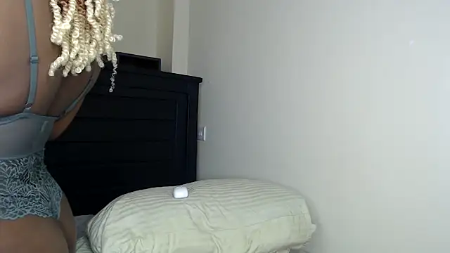 Snapshot of NIKKIE_LOVE chatting on 02.28.26 NIKKIE LOVE online show from 02.28.26