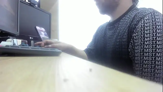 Snapshot of michacosio chatting on 05.28.26 michacosio online show from 05.28.26