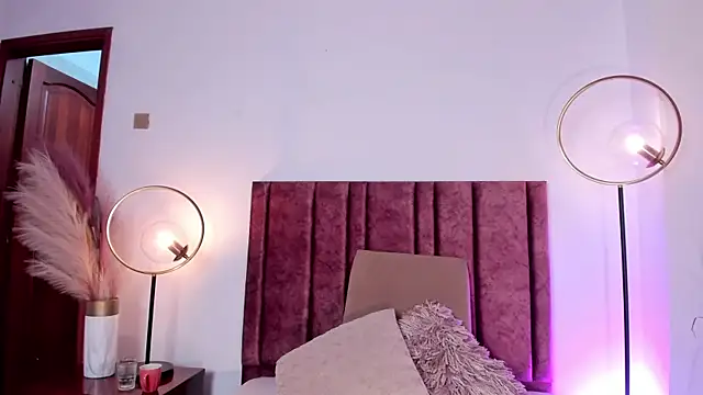 Nina Cavaali online show from 12.05.24