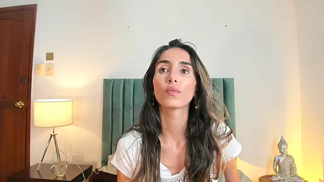 Nina Cavaali online show from 12.11.24