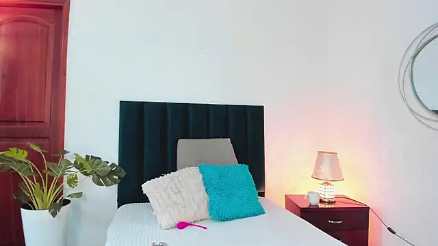 Nina Cavaali online show from 12.29.24