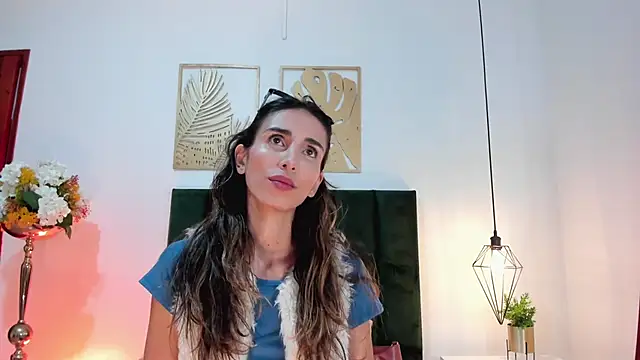 Nina Cavaali online show from 12.31.24