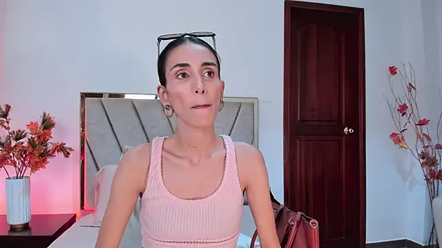 Nina Cavaali online show from 01.08.25