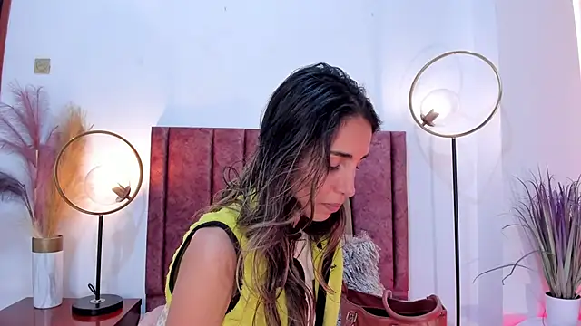 Nina Cavaali online show from 01.11.25