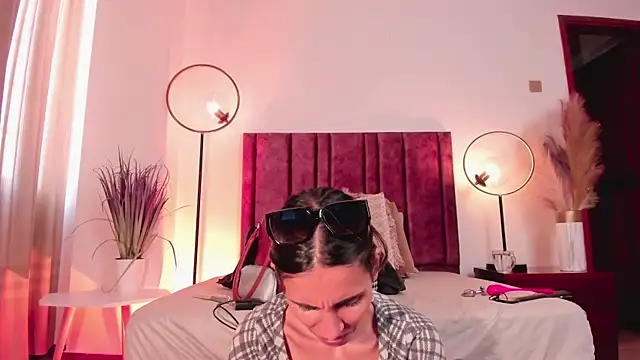 Nina Cavaali online show from 01.18.25