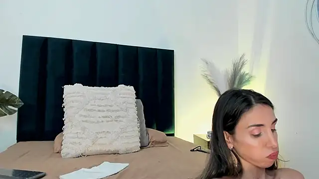 Nina Cavaali online show from 01.28.25