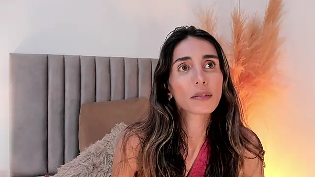 Nina Cavaali online show from 02.04.25