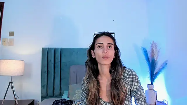 Nina Cavaali online show from 02.10.25