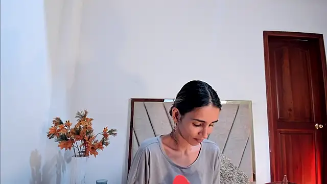 Nina Cavaali online show from 03.04.25