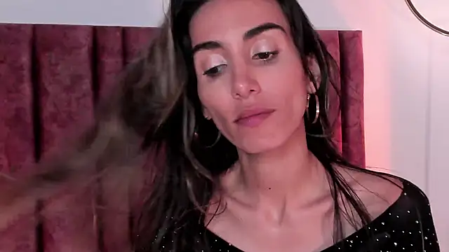 Nina Cavaali online show from 03.10.25