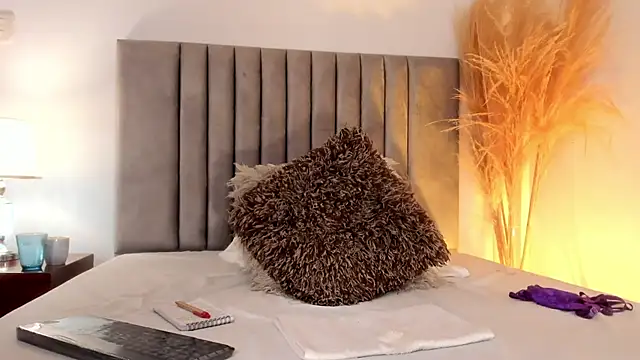 Nina Cavaali online show from 03.15.25