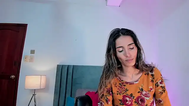 Nina Cavaali online show from 03.17.25