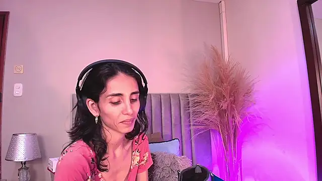 Nina Cavaali online show from 09.08.25