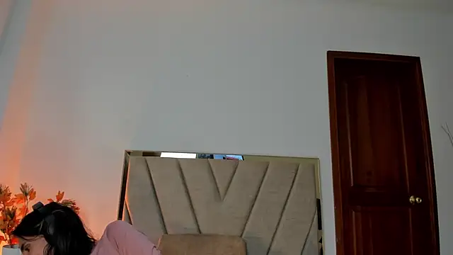 Nina Cavaali online show from 09.11.25