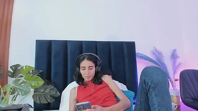 Nina Cavaali online show from 09.12.25