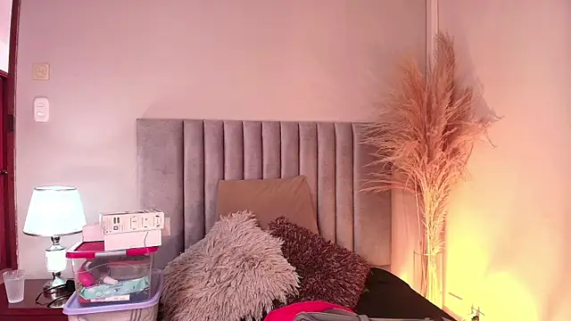 Nina Cavaali online show from 09.19.25