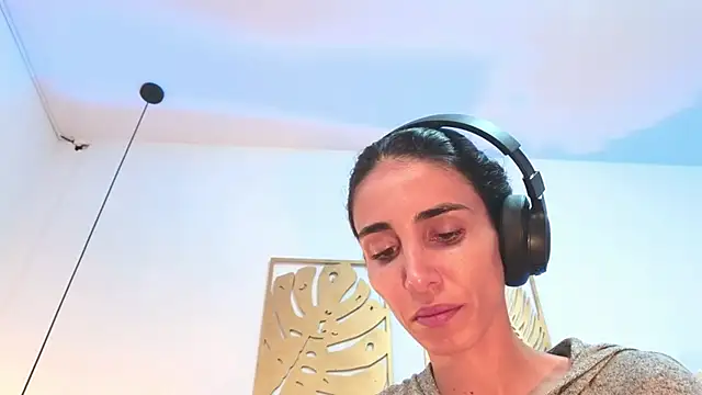 Nina Cavaali online show from 10.08.25