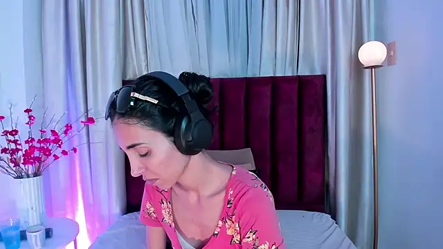 Nina Cavaali online show from 10.09.25