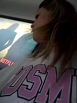 Mia Hampton online show from 12.21.24