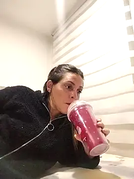 Mia Hampton online show from 02.08.25