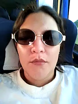 Mia Hampton online show from 10.05.25