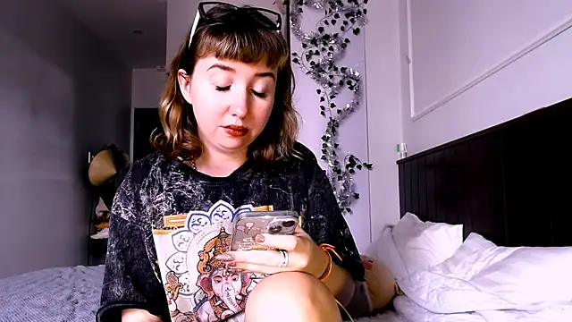 Cosmo Riri online show from 01.10.25